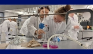 Chemicy w Collegium Chemicum UAM w Poznaniu